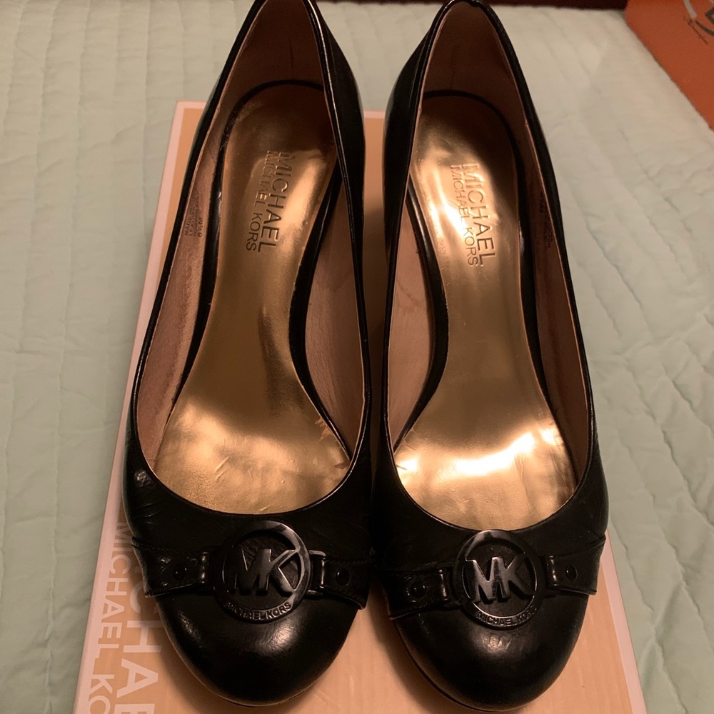 Michael Kors 6.5 crinkled patent